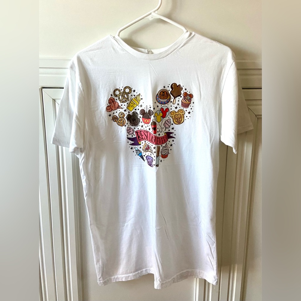 🟡 DISNEY CUTE HEART MICKEY MOUSE T SHIRT - SIZE LARGE 🟡